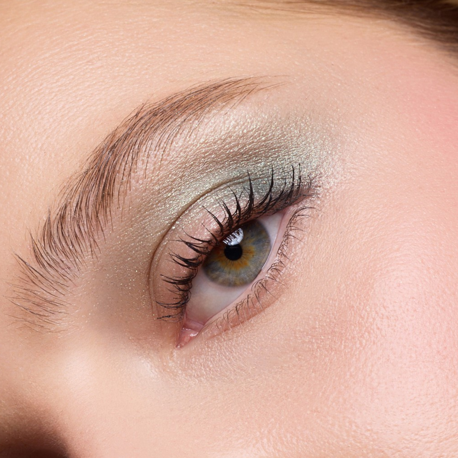 le-rouge-fran-ais-410-noir-cassiop-e-mascara-bio-et-vegan-noir-brillant-profond image 5