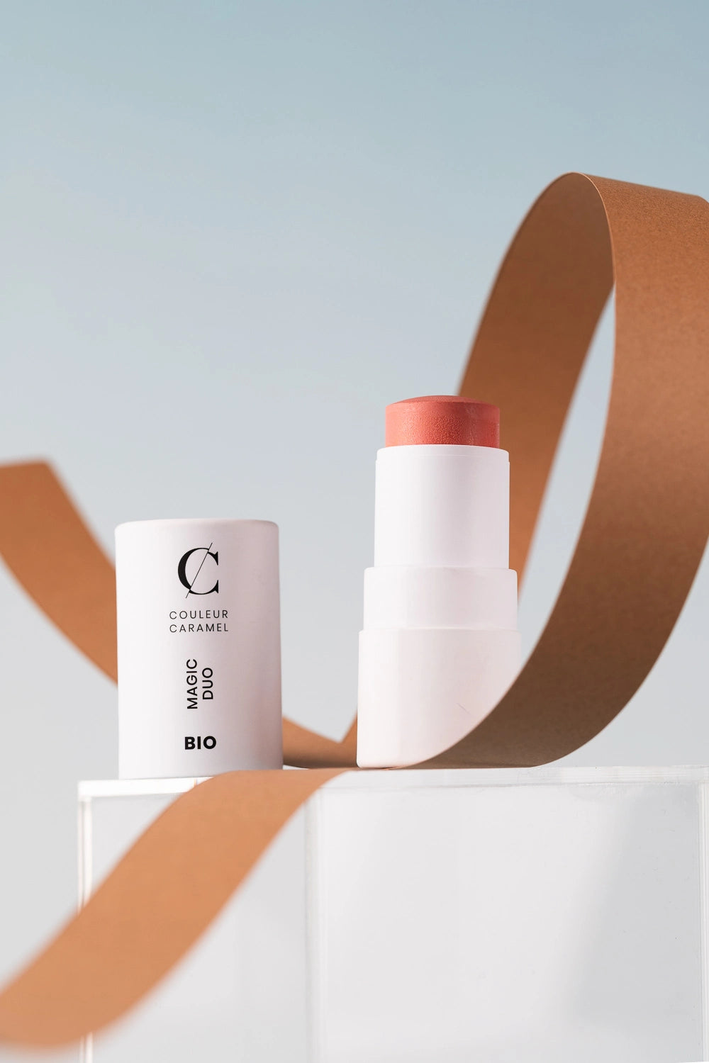 couleur-caramel-magic-duo-stick-blush-et-enlumineur-bio image 4