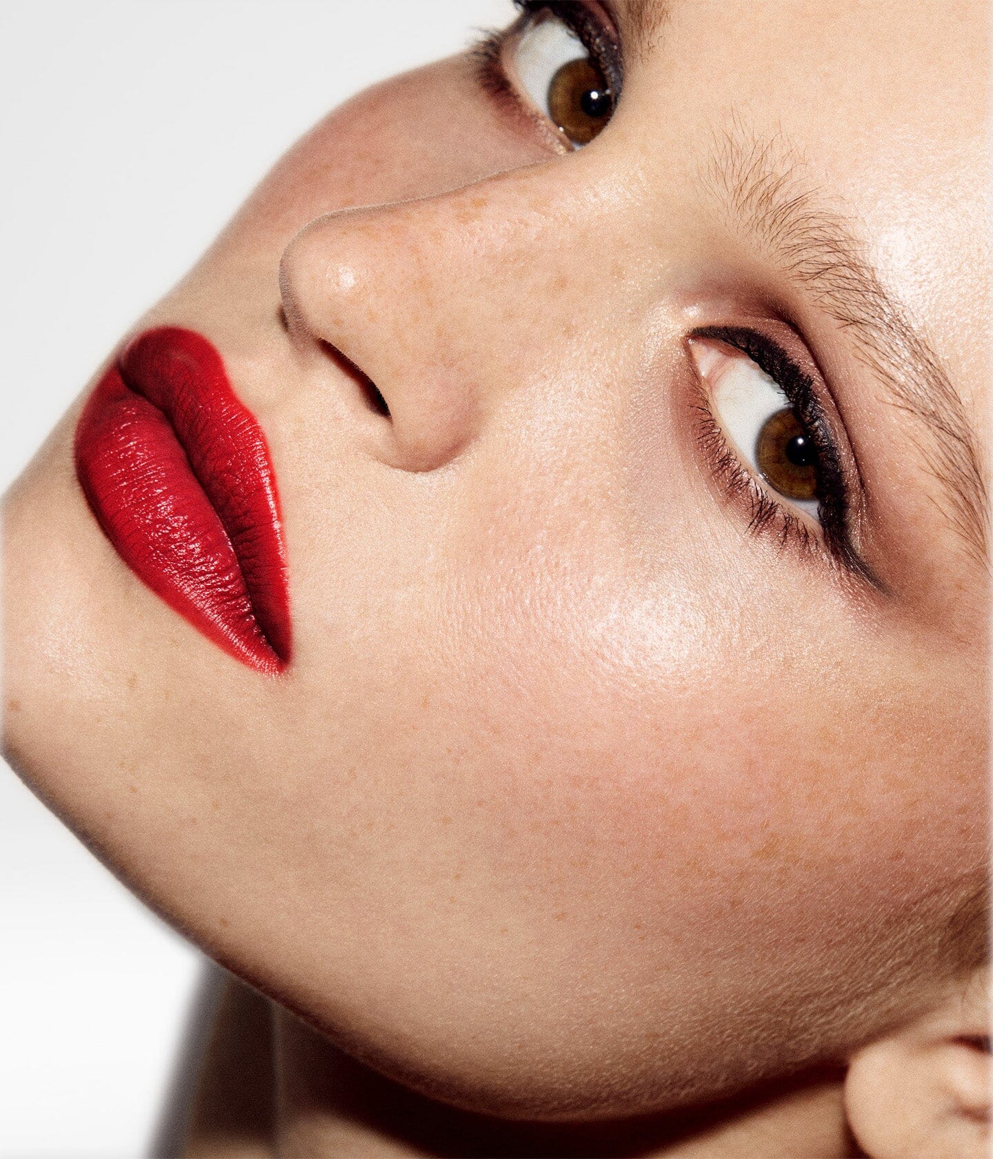 la-bouche-rouge-paris-la-collection-rouge-coffret-crin-cuir-rouge-21-satin-parfu image 3