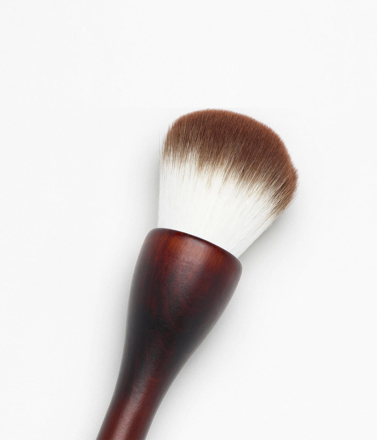 la-bouche-rouge-paris-le-pinceau-poudre-pinceau-large-poudre-bronzer image 2