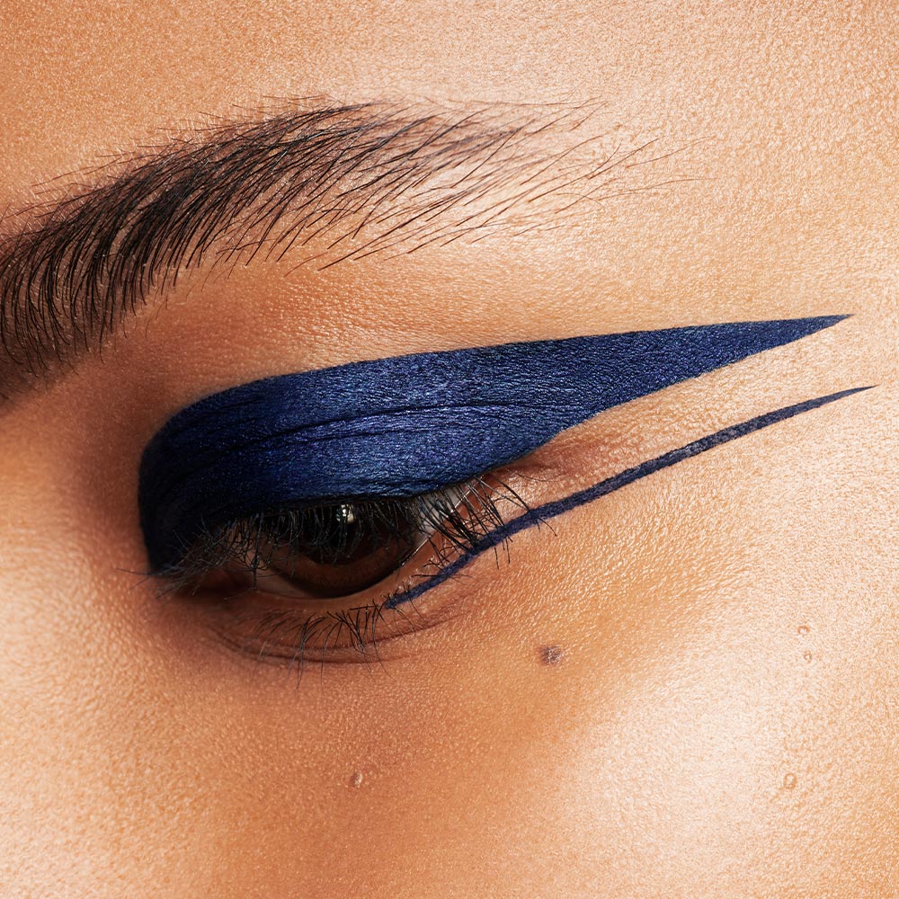 le-rouge-fran-ais-520-bleu-orion-eyeliner-bleu-opalescent-pigments-indigotier-et image 4